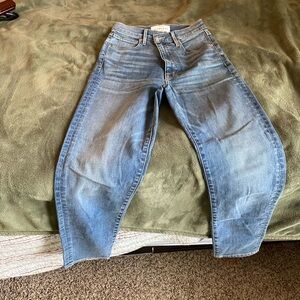 Slvrlake skinny jean. Cotton/elastane. Beatnix ankle. Blue skies wash.